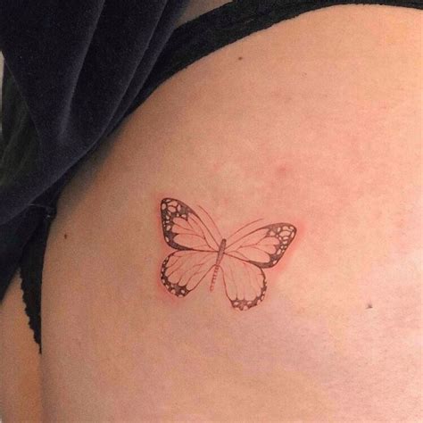 tatuajes de mariposas en el gluteo|Tatuaje mariposa gluteo